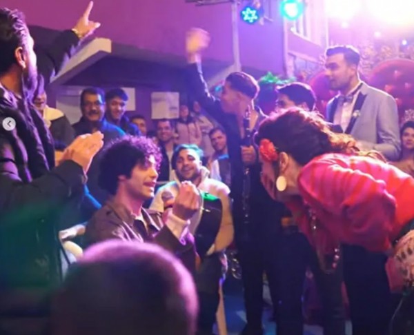 Arzu Yanardağ'a film setinde evlilik teklifi...